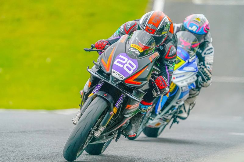 Pirelli British Sportbike Championship: Davidson pips Dawson for double win
