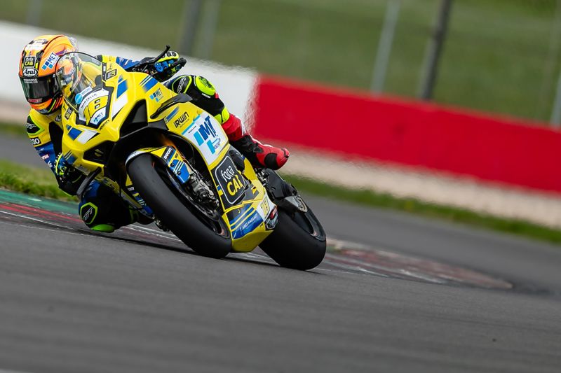 Irwin and MET fonaCAB Racing make positive debut at Donington Park