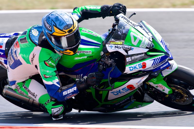 1pMobile National Junior Sportbike Championship: Hopkins holds of Mackenzie to top free practice