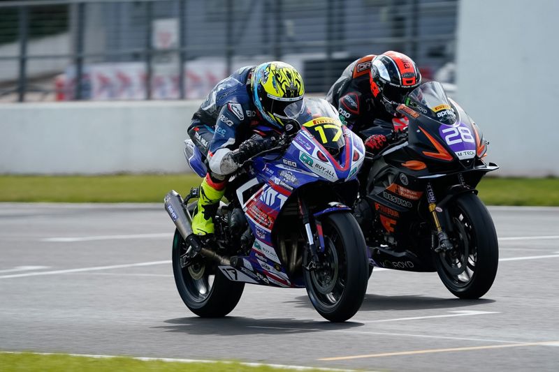 Pirelli British Sportbike Championship: Shelton pips Davidson to victory by 0.010secs