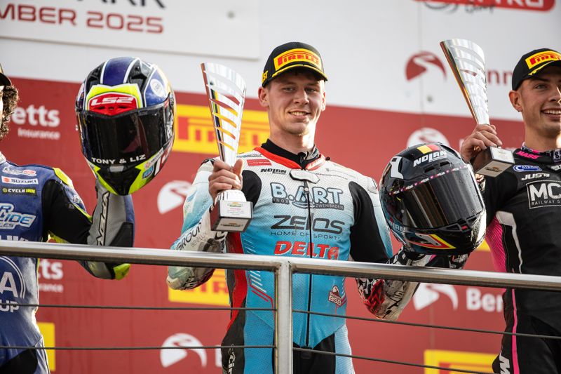 Pirelli National Sportbike Championship: Fleerackers beats Durham to delayed race win
