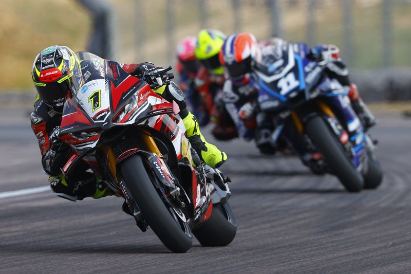 Ryde wins as Skinner and Vickers secure podium finishes in dramatic Thruxton opener