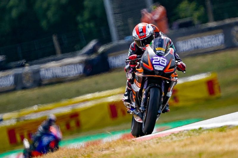 Pirelli British Sportbike Championship: Davidson leads the way in opening practice