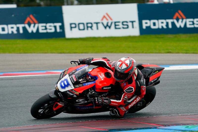 Quattro Group British Supersport Championship: Stapleford tops practice ahead of Bayliss