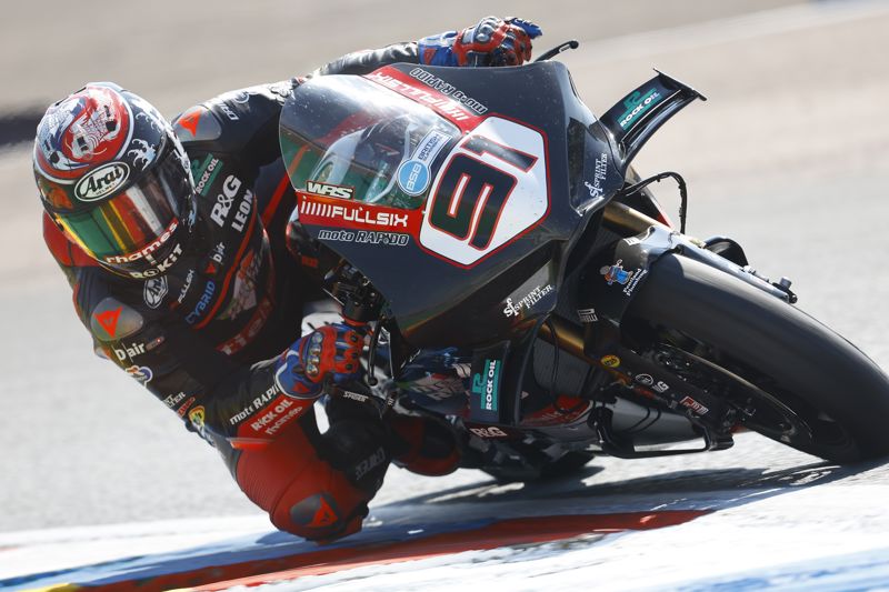 Turning up the heat: Haslam leads as top 17 covered by 0.933s!