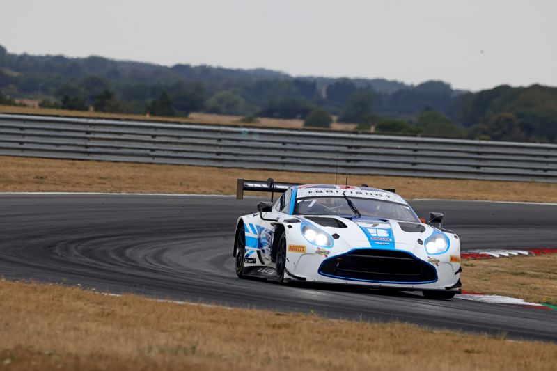 British GT Qualifying: Warren and Gunn claim Snetterton pole positions British GT Qualifying: Warren and Gunn claim Snetterton pole positions