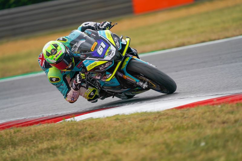   Pirelli British Sportbike Championship: Mackay takes maiden victory