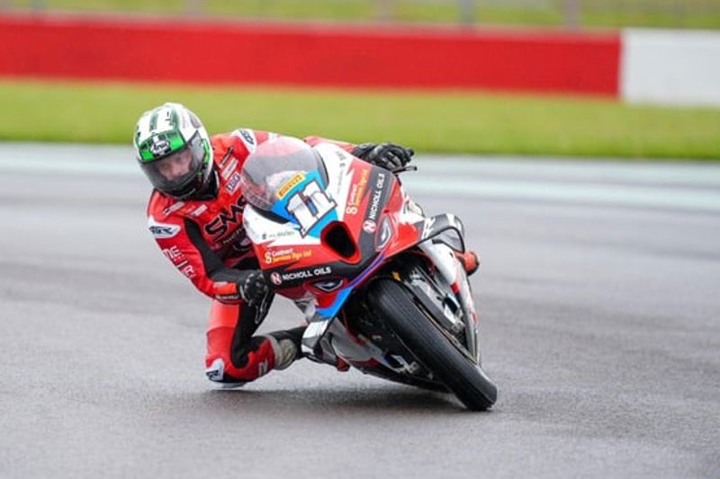 Pirelli National Superstock Championship: Allingham leaves it late to steal pole from Rollo Pirelli National Superstock Championship: Allingham leaves it late to steal pole from Rollo