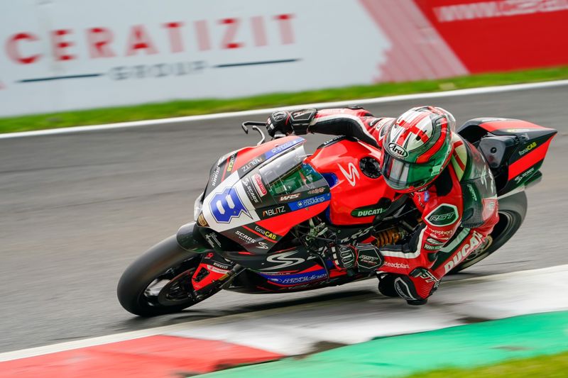 Quattro Group British Supersport Championship: Stapleford steals pole as Kennedy and Bayliss crash 