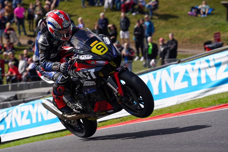 Pirelli British Sportbike Championship: Harris powers to victory