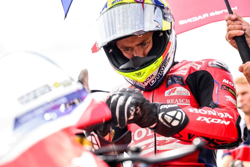 Determined Vickers delivers top five finish at Brands Hatch 