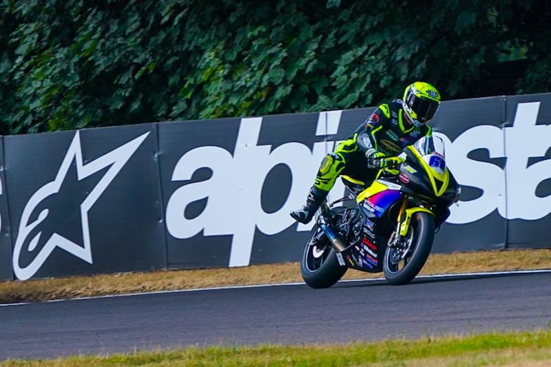 Quattro Group British Supersport Championship: Bayliss takes charge to secure pole