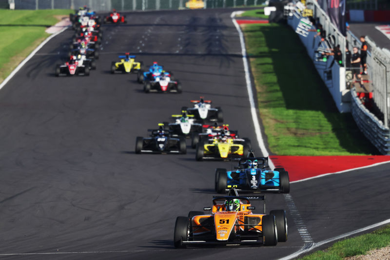Green fends off GB4 title rival O’Grady in Donington Park race one