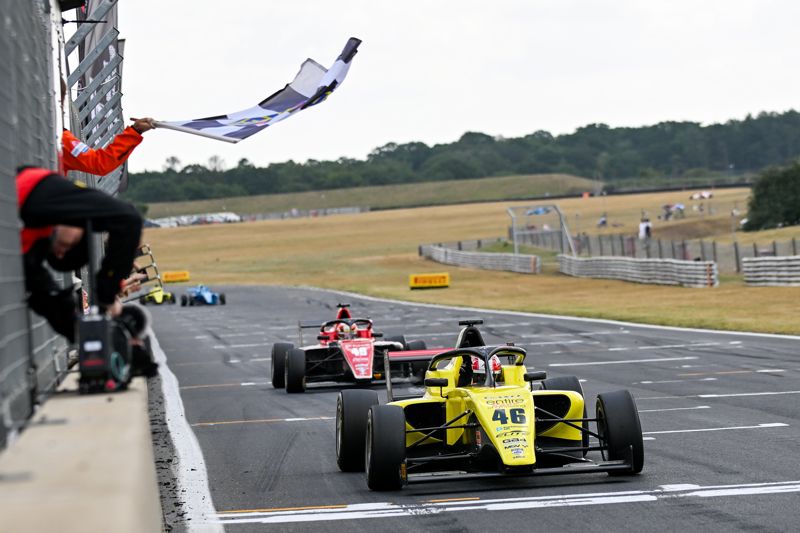 GB4 race 2: Bansal resists Guinchard charge for second Snetterton win