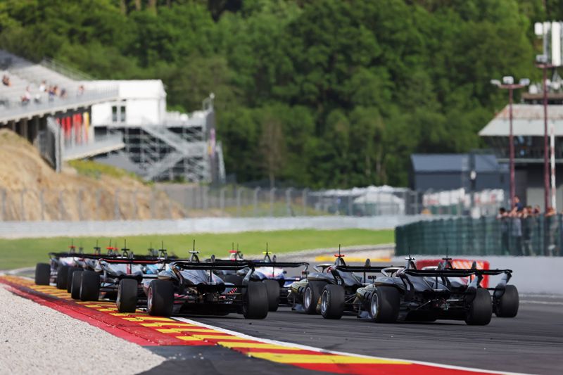 Spa race three starts at 10.30 - Schwarze on pole