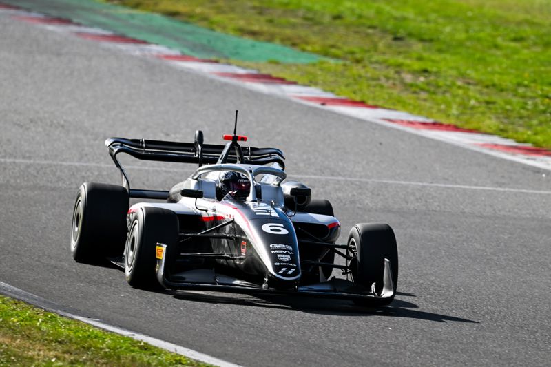 Brands Hatch race two starts at 11.05 - Fairclough on pole