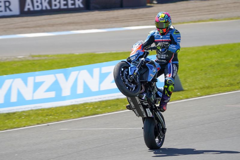 ROKiT OFF BMW F 900 R Cup: Returning champ Burrell takes Main Race victory