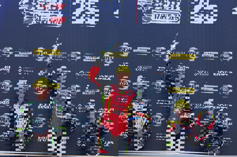 R&G British Talent Cup: Surowiak pips Mackay to first win of the year