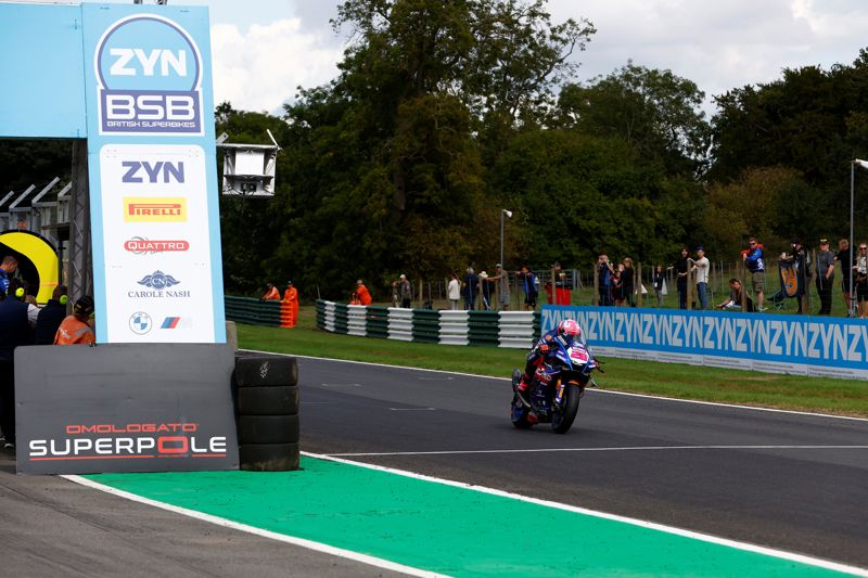 ZYN BSB QUALIFYING: Ray claims Omologato Superpole at Cadwell Park