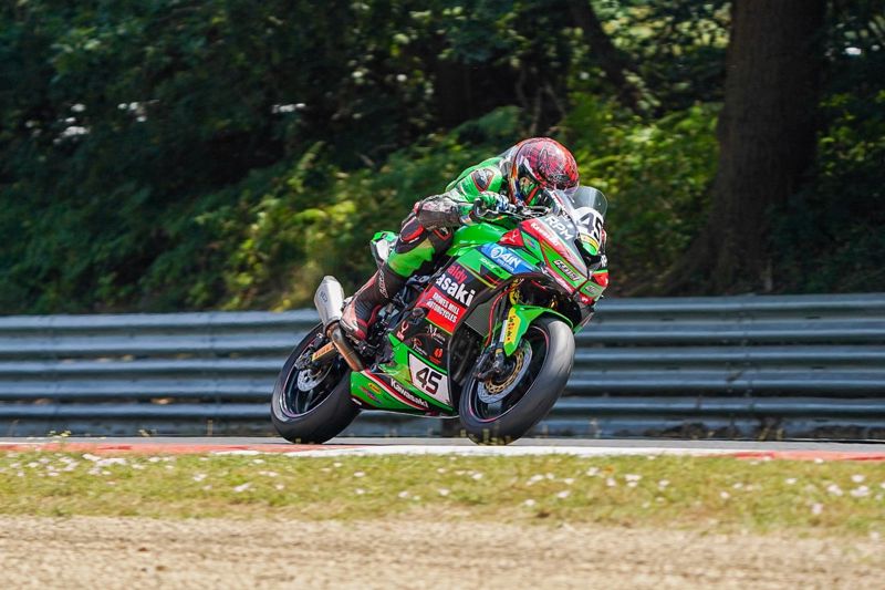 1pMobile National Junior Sportbike Championship: Mackenzie pips Jolliffe to lead practice 1pMobile National Junior Sportbike Championship: Mackenzie pips Jolliffe to lead practice