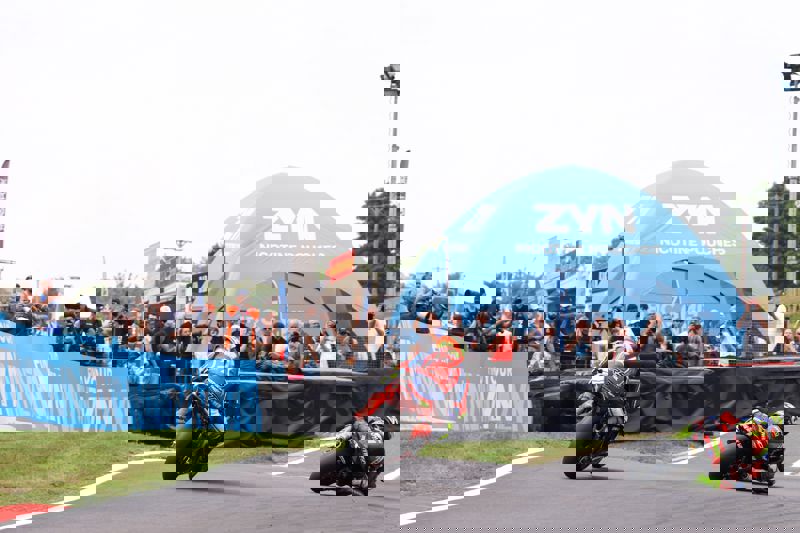 Ryde leads Andrew Irwin by 0.003s in Cadwell Park warm up
