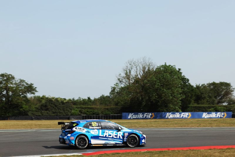 BTCC Race 3: Shedden holds off Sutton to claim superb Race 3 victory