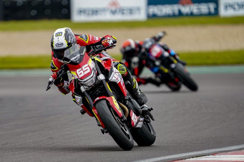 ROKiT OFF BMW F900 R Cup: Coates and Varey share Heat wins