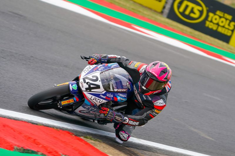 R&G Moto4 British Cup: Frost leads Dunabie as series resumes at Snetterton