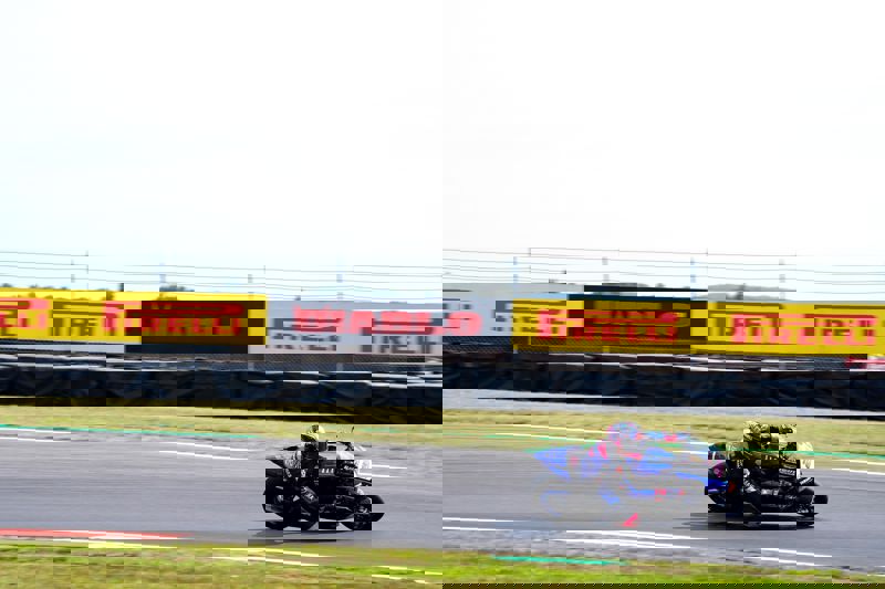 Ray under the lap record to turn up the heat at Snetterton