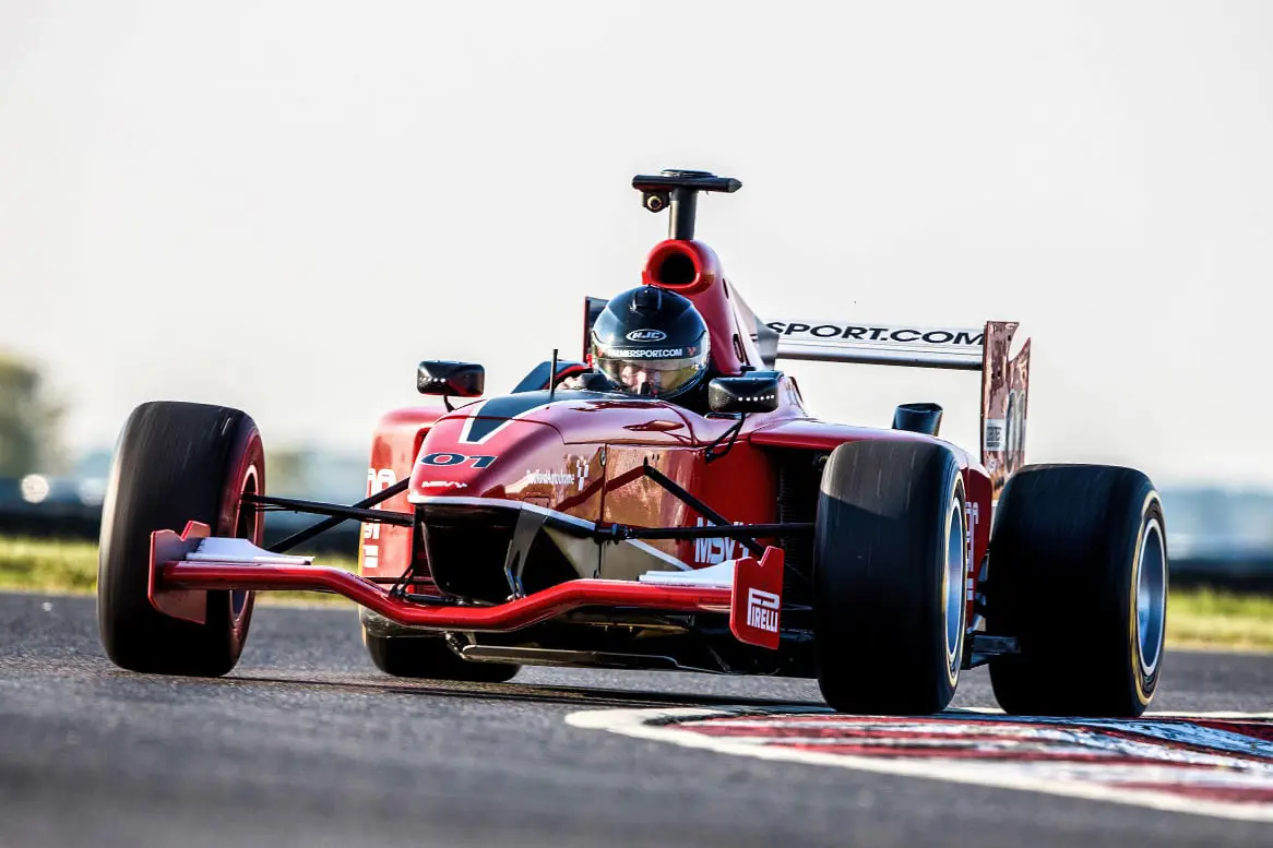 Formula 3000 front on