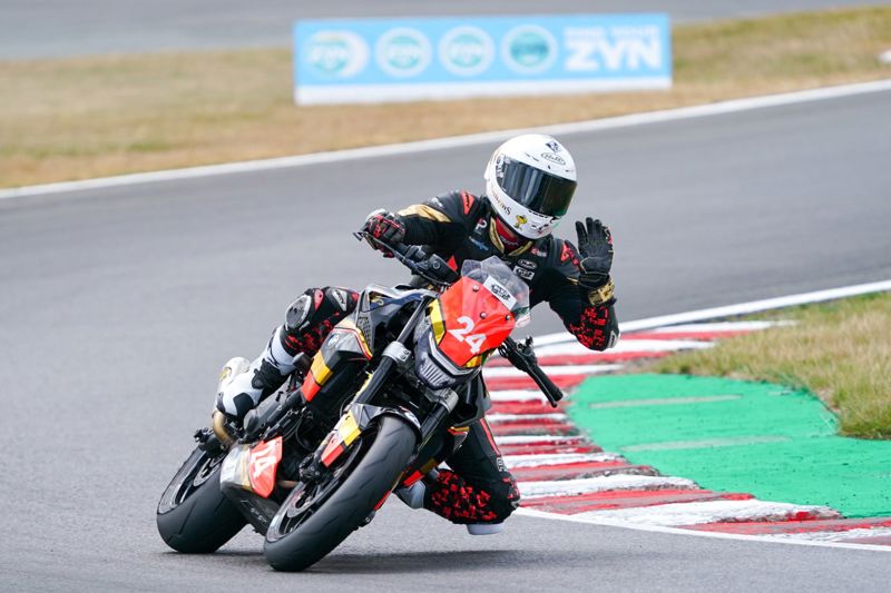 ROKiT OFF BMW F 900 R Cup: Heat wins for K Smith and Varey