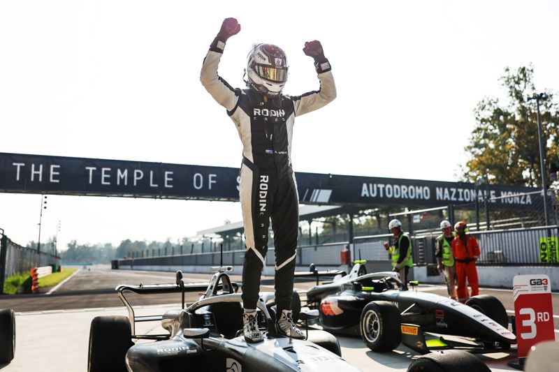 Ninovic holds off Heuzenroeder for Monza race one victory