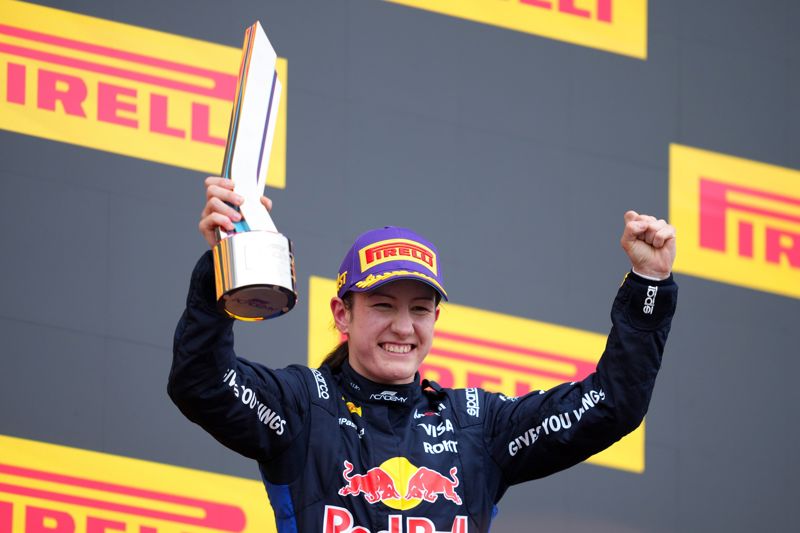 Palmowski powers to F1 Academy victory at Silverstone