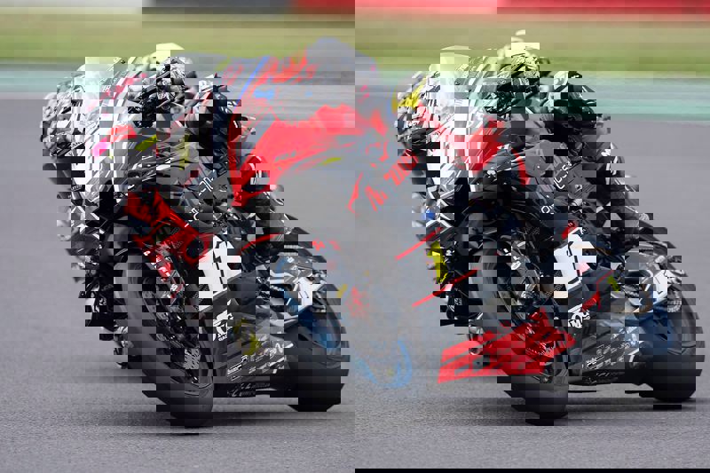 Bennetts BSB Race 2: Ryde strikes back to beat Redding at Donington Park