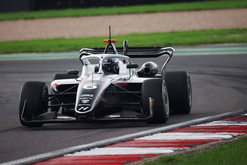 Bedrin and Fairclough exchange GB3 pole positions at Donington Park