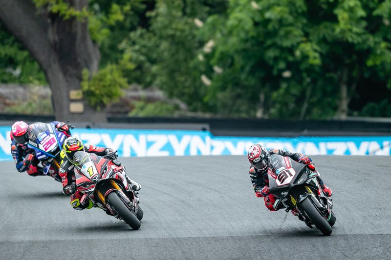 Champion Ryde fights off Haslam to take the treble at Oulton Park