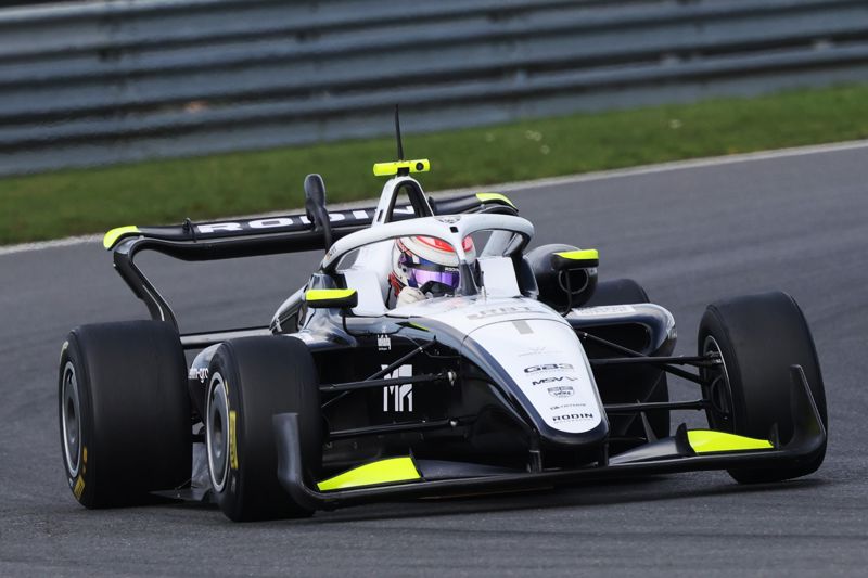 Rehm storms to top spot on day one of Snetterton test Rehm storms to top spot on day one of Snetterton test