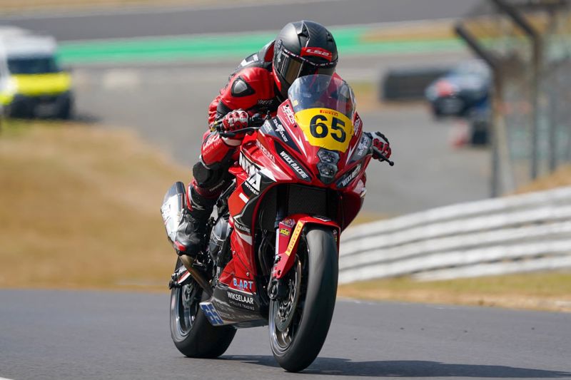 Pirelli British Sportbike Championship: Fleerackers takes charge in FP2 – but Mackay ends opening day on top Pirelli British Sportbike Championship: Fleerackers takes charge in FP2 – but Mackay ends opening day on top