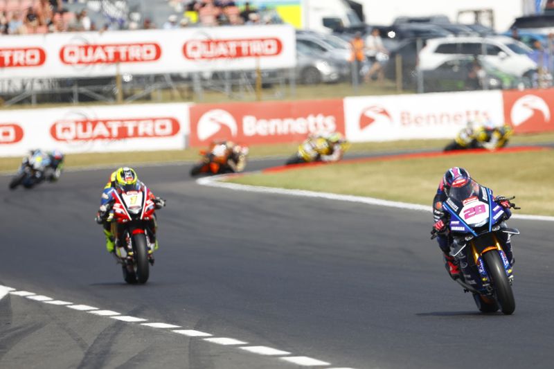Ray leads Skinner by 0.329s in Snetterton warm up