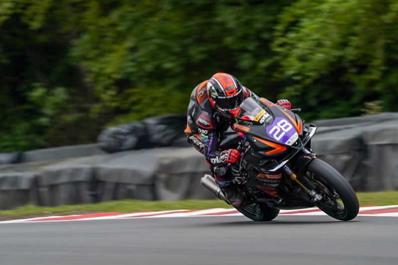 Pirelli British Sportbike Championship: Davidson powers to pole