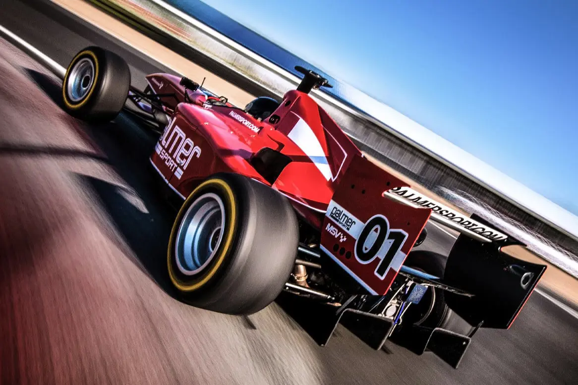 Formula 3000 speeding off