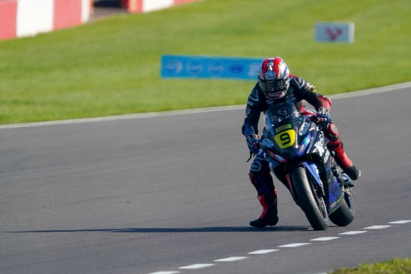 Pirelli British Sportbike Championship: Harris bags pole ahead of Shelton