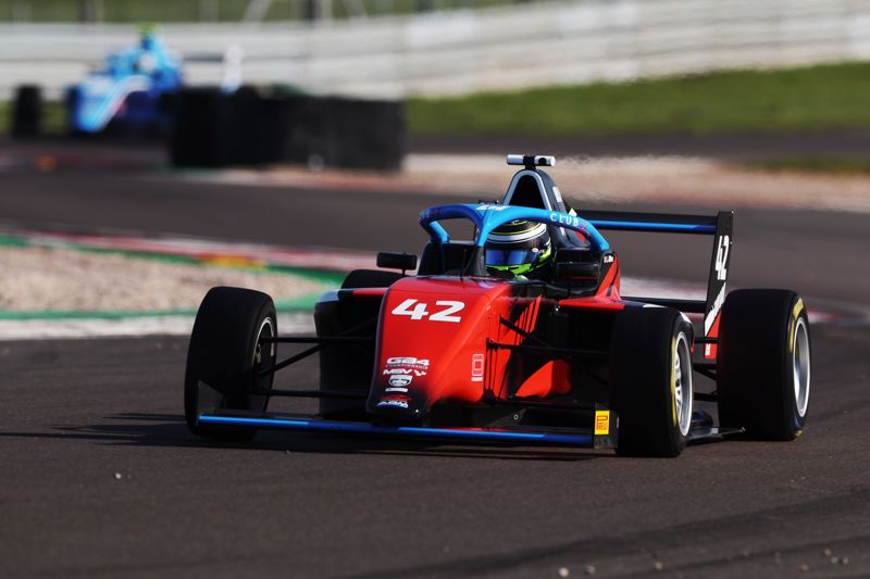 Amended qualifying result: Hilton and Nolan secure Donington poles
