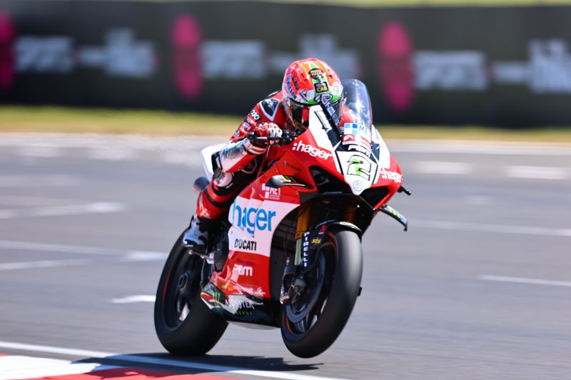 Irwin topples Ray from the top of the times in Free Practice