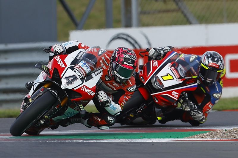 Bennetts BSB race 1: Redding returns to winning ways ahead of Ryde at Donington Park