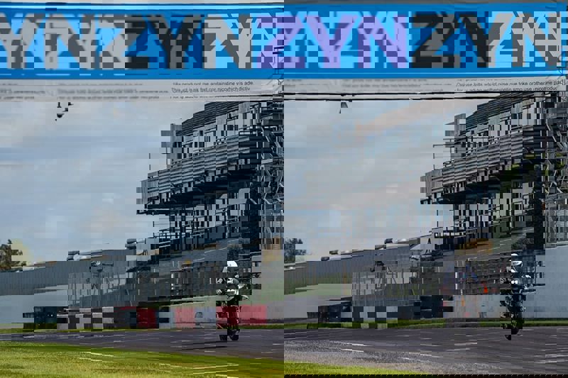 Skinner tops penultimate session at Donington Park