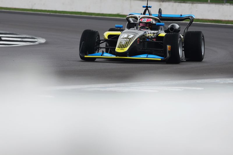 Friday testing updates: Macintyre fastest at Silverstone before rain washes out session two
