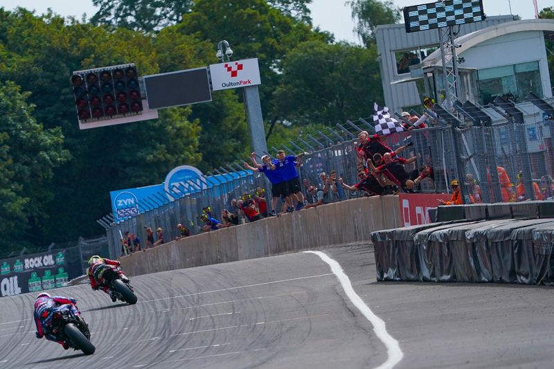 Ryde snatches victory from Ray and Redding in race two