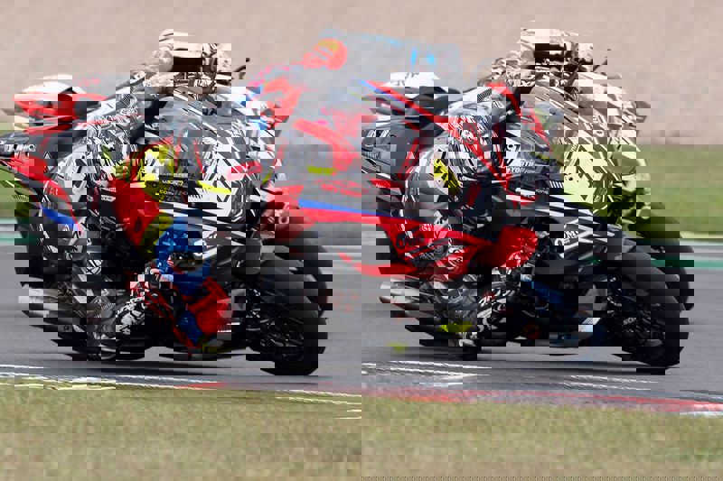 Ryde strikes back to win from Redding in race two at Donington Park