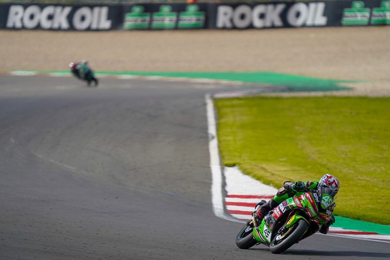 1pMobile National Junior Sportbike Championship: Mackenzie tops free practice